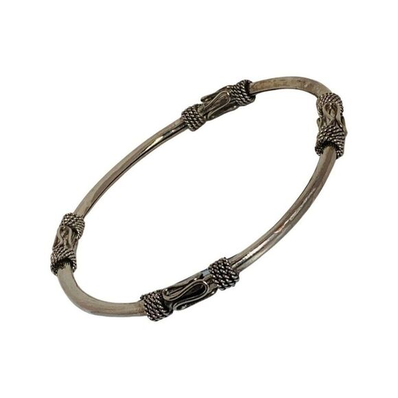 Vintage Crown Filigree Swirl Silver Tone Bangle Bracelet Size 8in - Picture 3 of 5